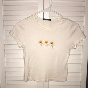 adorable brandy melville shortsleeve!